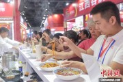 周公解梦“嗦粉”经济火热 中国多地“食力”出圈